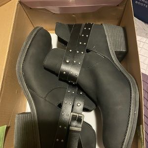 POP small ankle heeled boots